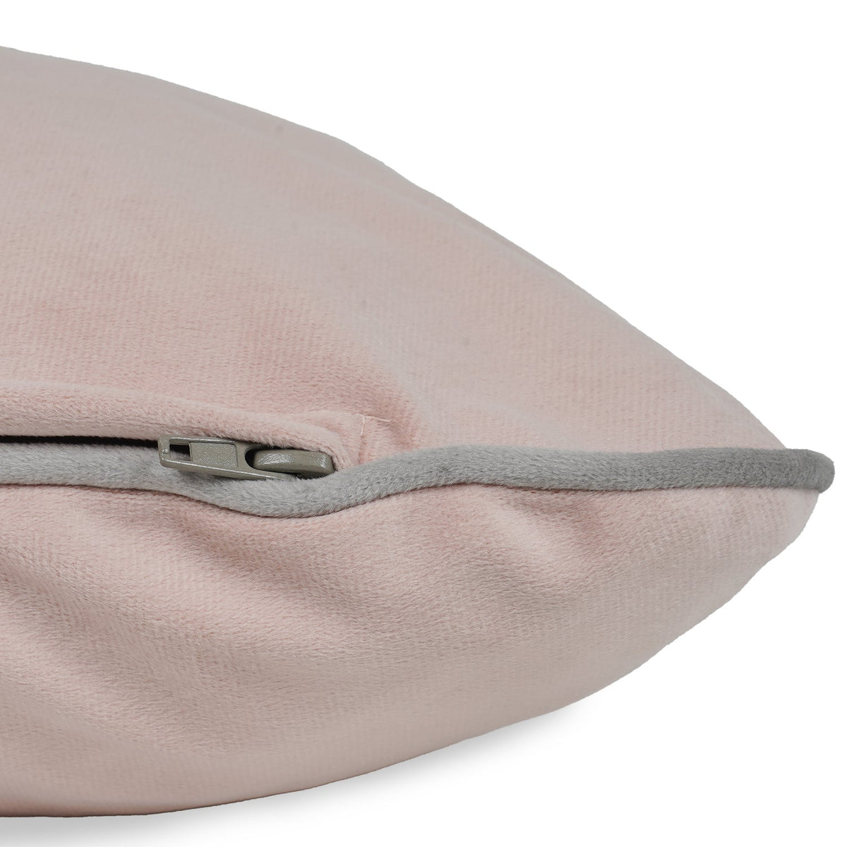 Zip and grey piping detail on the removable cover of the pink crate mattress
