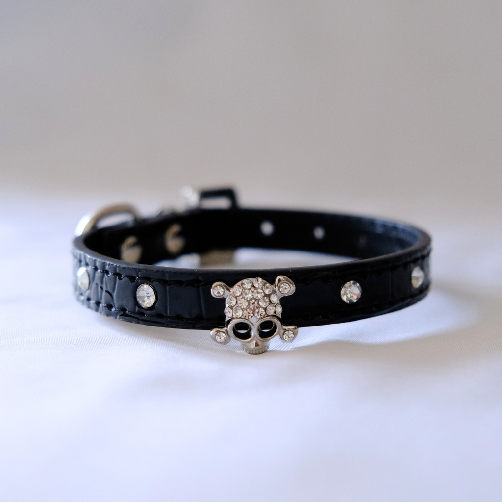 🖤 Black Skull Charm Pet Collar – Faux Croc Leather with Rhinestones