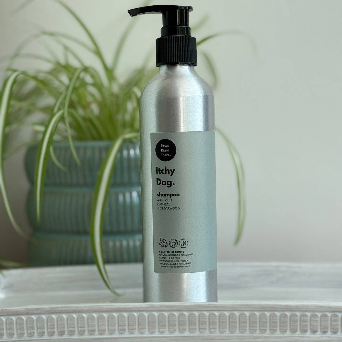 Oatmeal and aloe vera dog shampoo in a 250ml aluminium bottle with black pump