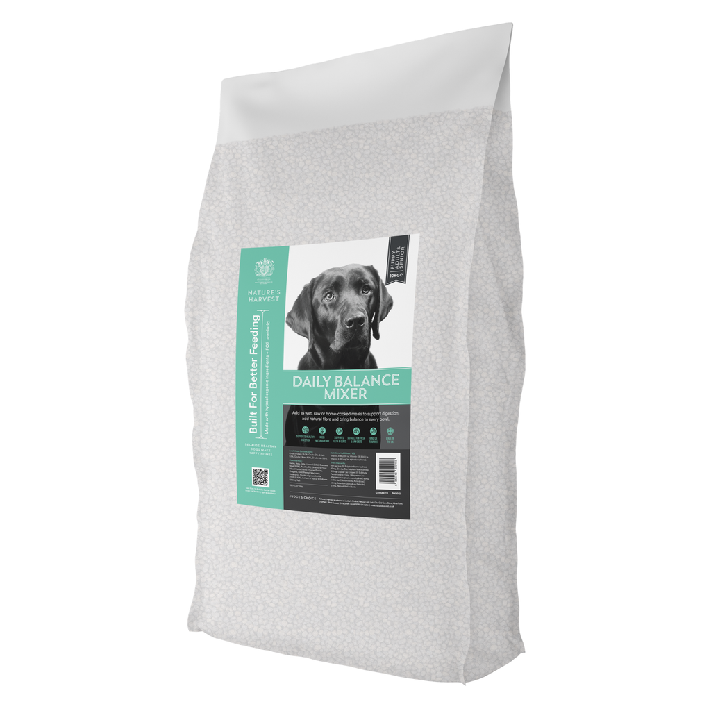 Nature's Harvest Daily Balance Mixer 10kg white bag with Labrador label on white background