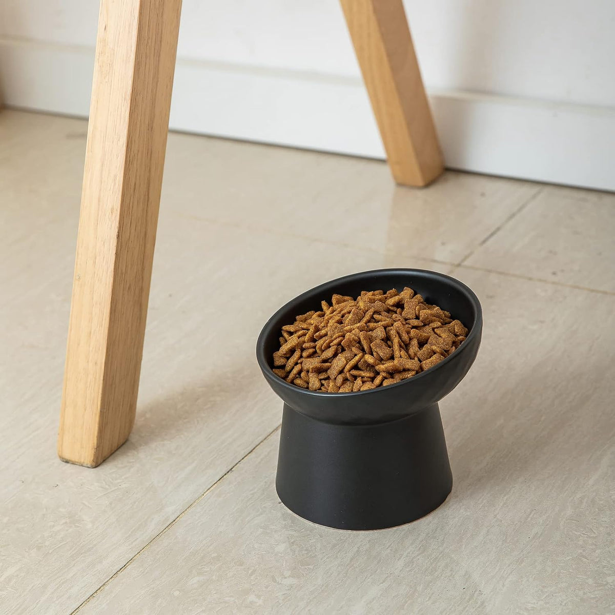 Raised Tilted Ceramic Cat Bowl – Whisker-Friendly Elevated Feeder