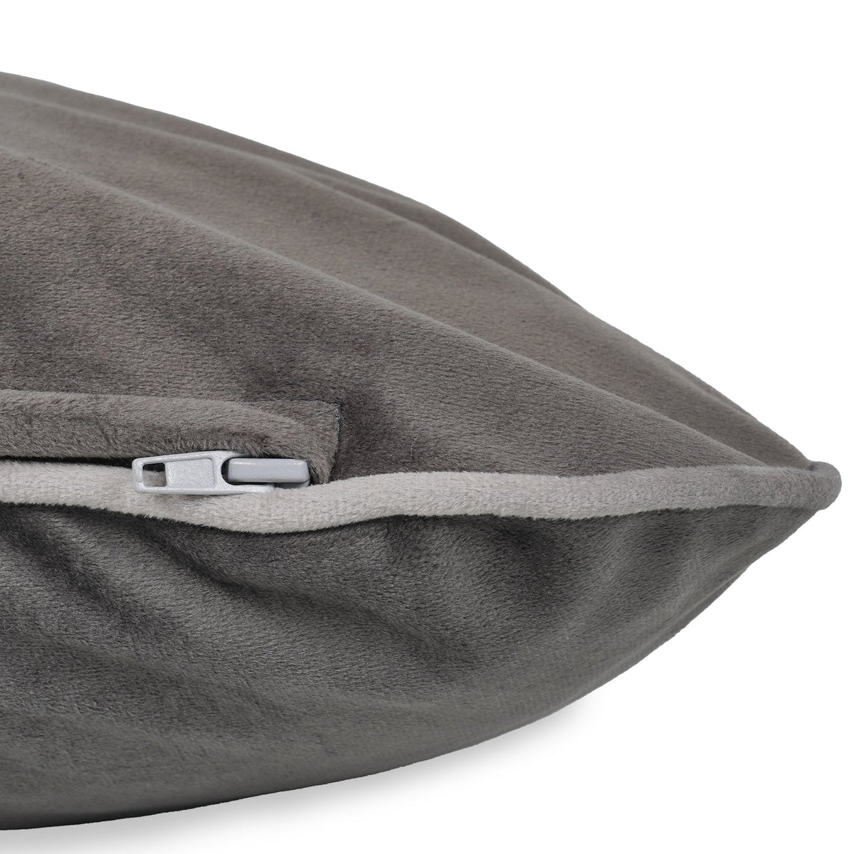 Zip detail on the removable cover of the grey Ralph & Co crate mattress