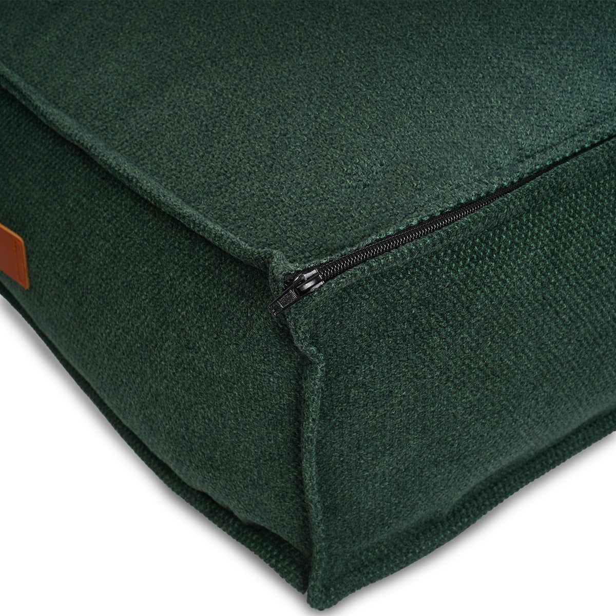 Corner zip detail on the green stonewashed cover of the Richmond pillow bed